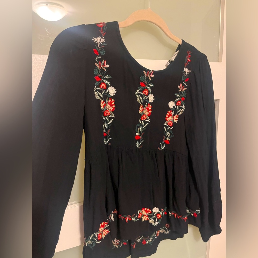 AMERICAN EAGLE Flowy Long sleeve.
